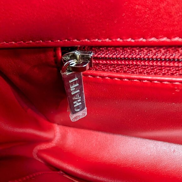 Chanel Rare Classic All-Red Flap Bag in Quilted Lambskin with Filigree CC - Picture 12 of 16